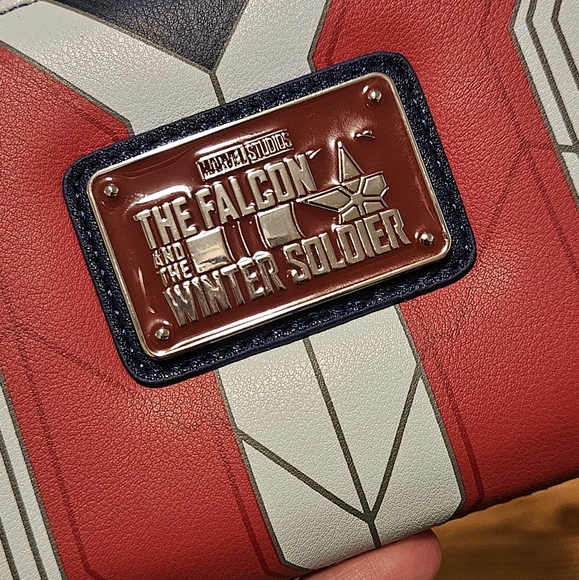 Loungefly Marvel Disney Falcon wallet - Picture 4 of 5